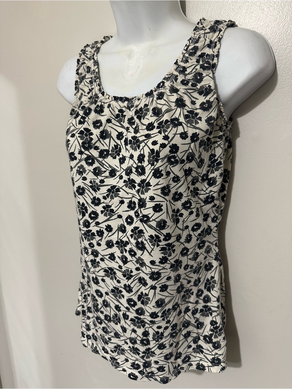 Merona Black & White Floral Tank Top • Sleeveless Stretch Knit